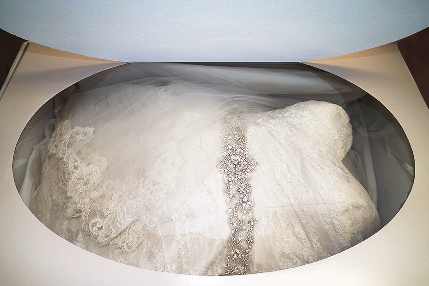 Our platinum box is an acid neutral paper box which guarantees life long preservation of your dress or wedding gown. This box comes with an oval, see-through window, which allows you to view the top part of the expertly packaged dress or gown with an acid neutral bosom and tissue paper.