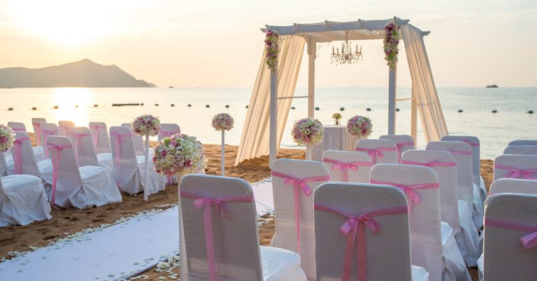 Tips to Choose the Best Dress and Rock a Beach Wedding