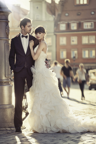 Choose the perfect wedding dress for the selected destination abroad