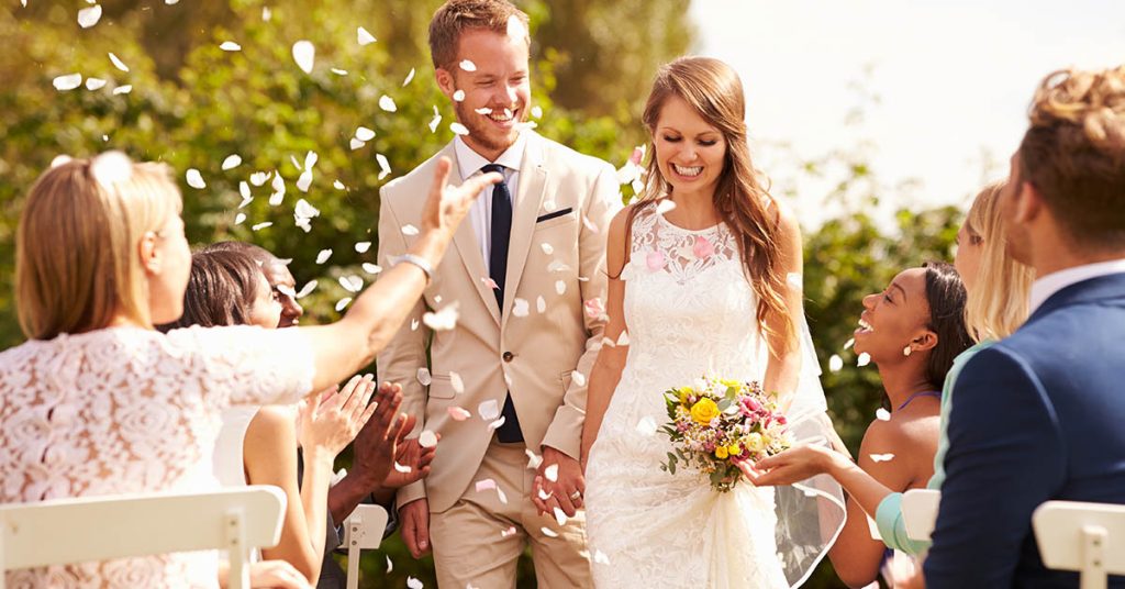 Smart Ideas on How to Choose a Wedding Dress for Summer