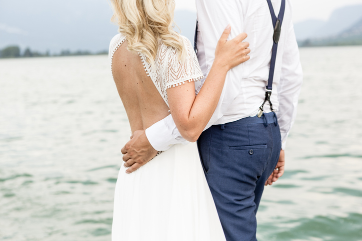 backless wedding dress