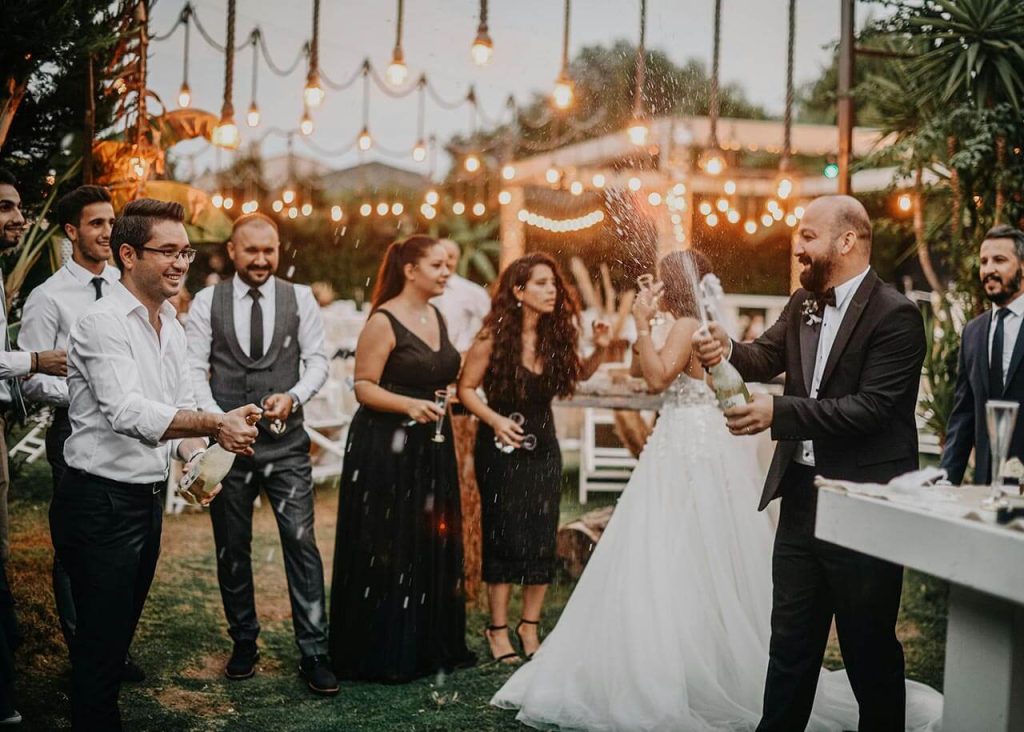 How to Dress for a Wedding